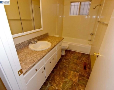 6909 Macarthur  Blvd - Photo Thumbnail 7