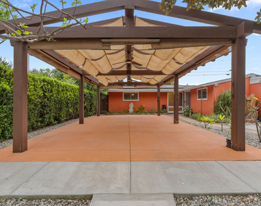 6742 Sunny Brae Avenue - Photo Thumbnail 6