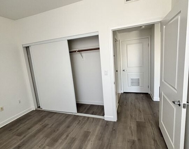 1412 S Sherbourne Drive - Photo Thumbnail 5
