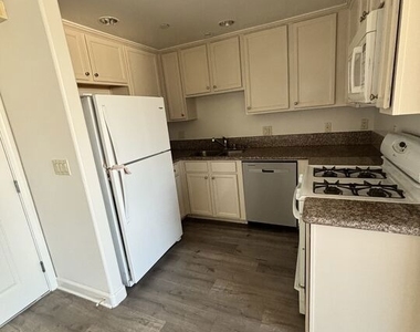 1412 S Sherbourne Drive - Photo Thumbnail 2