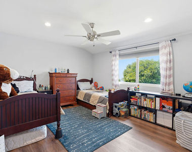 5516 Bluebell Avenue - Photo Thumbnail 17