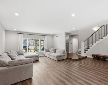 5516 Bluebell Avenue - Photo Thumbnail 7