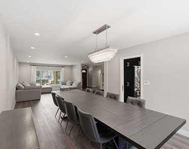5516 Bluebell Avenue - Photo Thumbnail 9