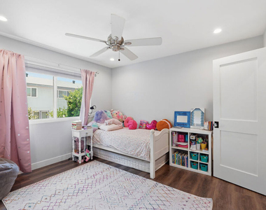 5516 Bluebell Avenue - Photo Thumbnail 19