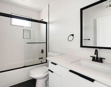1726 Menlo Avenue - Photo Thumbnail 6