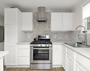 306 W Plymouth - Photo Thumbnail 15