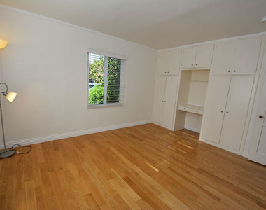 12944 Haynes Street - Photo Thumbnail 19