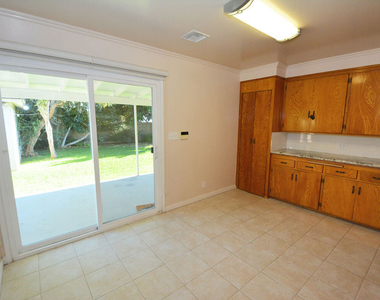12944 Haynes Street - Photo Thumbnail 7