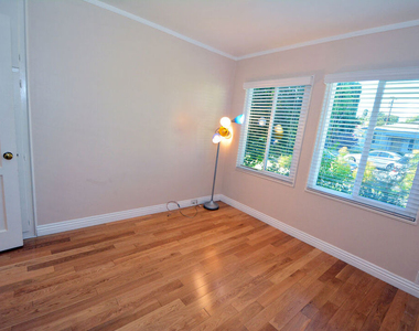 12944 Haynes Street - Photo Thumbnail 14