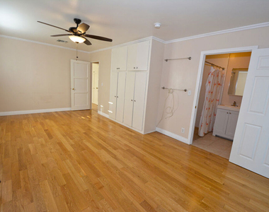 12944 Haynes Street - Photo Thumbnail 21