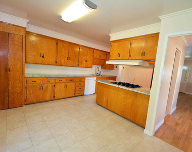 12944 Haynes Street - Photo Thumbnail 8