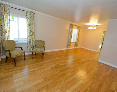 12944 Haynes Street - Photo Thumbnail 3