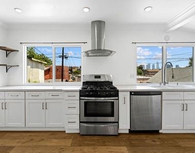 406 N Benton Way - Photo Thumbnail 5