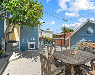 406 N Benton Way - Photo Thumbnail 18