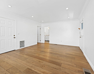 406 N Benton Way - Photo Thumbnail 8