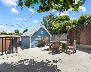 406 N Benton Way - Photo Thumbnail 15