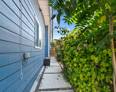 406 N Benton Way - Photo Thumbnail 3