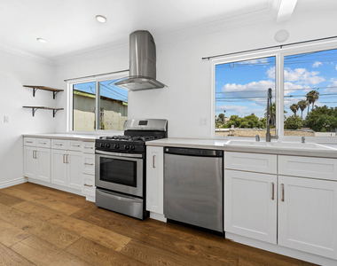 406 N Benton Way - Photo Thumbnail 6