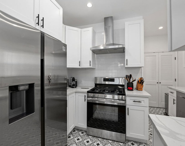 1270 N Hayworth Avenue - Photo Thumbnail 8