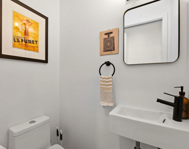 1270 N Hayworth Avenue - Photo Thumbnail 11