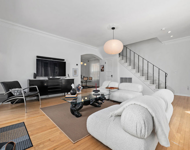 1270 N Hayworth Avenue - Photo Thumbnail 5