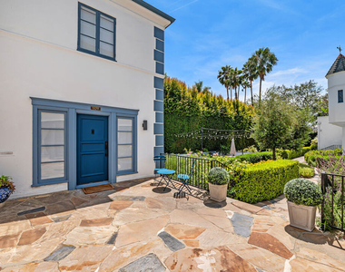 1270 N Hayworth Avenue - Photo Thumbnail 2