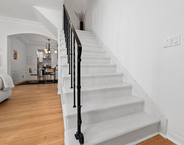 1270 N Hayworth Avenue - Photo Thumbnail 12