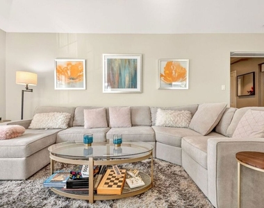 9928 Robbins Drive - Photo Thumbnail 5