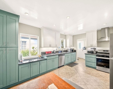 9928 Robbins Drive - Photo Thumbnail 30