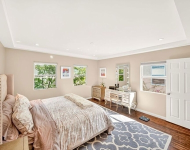 9928 Robbins Drive - Photo Thumbnail 36