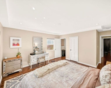 9928 Robbins Drive - Photo Thumbnail 37
