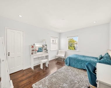 9928 Robbins Drive - Photo Thumbnail 44
