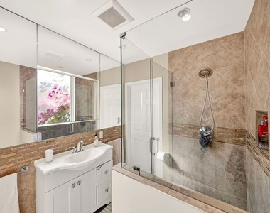 9928 Robbins Drive - Photo Thumbnail 40