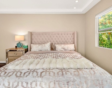 9928 Robbins Drive - Photo Thumbnail 38