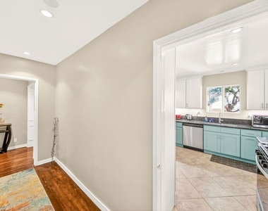 9928 Robbins Drive - Photo Thumbnail 25
