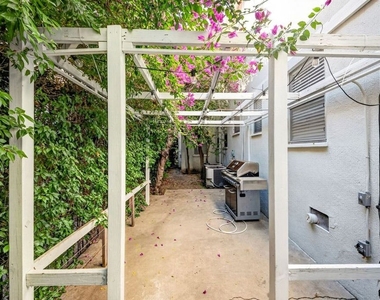 9928 Robbins Drive - Photo Thumbnail 61