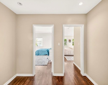9928 Robbins Drive - Photo Thumbnail 43