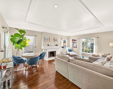 9928 Robbins Drive - Photo Thumbnail 12