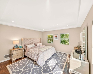 9928 Robbins Drive - Photo Thumbnail 39