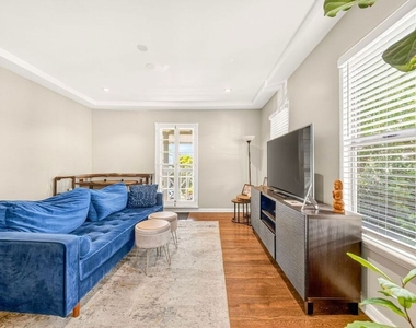 9928 Robbins Drive - Photo Thumbnail 15