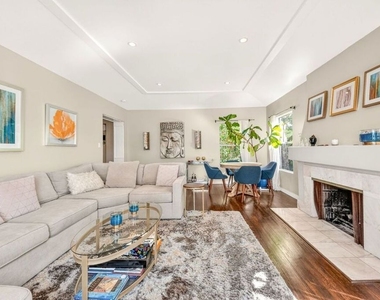 9928 Robbins Drive - Photo Thumbnail 2