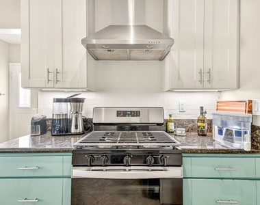 9928 Robbins Drive - Photo Thumbnail 31