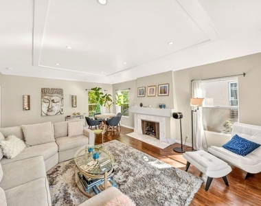 9928 Robbins Drive - Photo Thumbnail 9