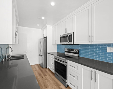 136 S Palm Drive - Photo Thumbnail 5