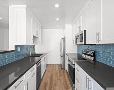 136 S Palm Drive - Photo Thumbnail 4