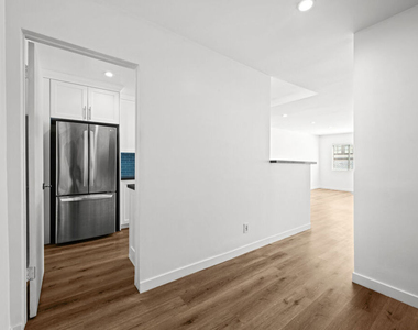 136 S Palm Drive - Photo Thumbnail 6