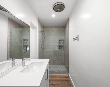 136 S Palm Drive - Photo Thumbnail 11