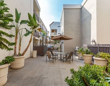 141 S Clark Drive - Photo Thumbnail 16