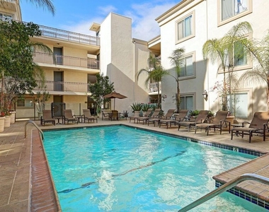 141 S Clark Drive - Photo Thumbnail 12