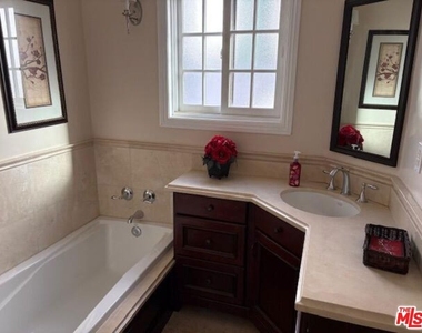 10328 Dunkirk Avenue - Photo Thumbnail 8